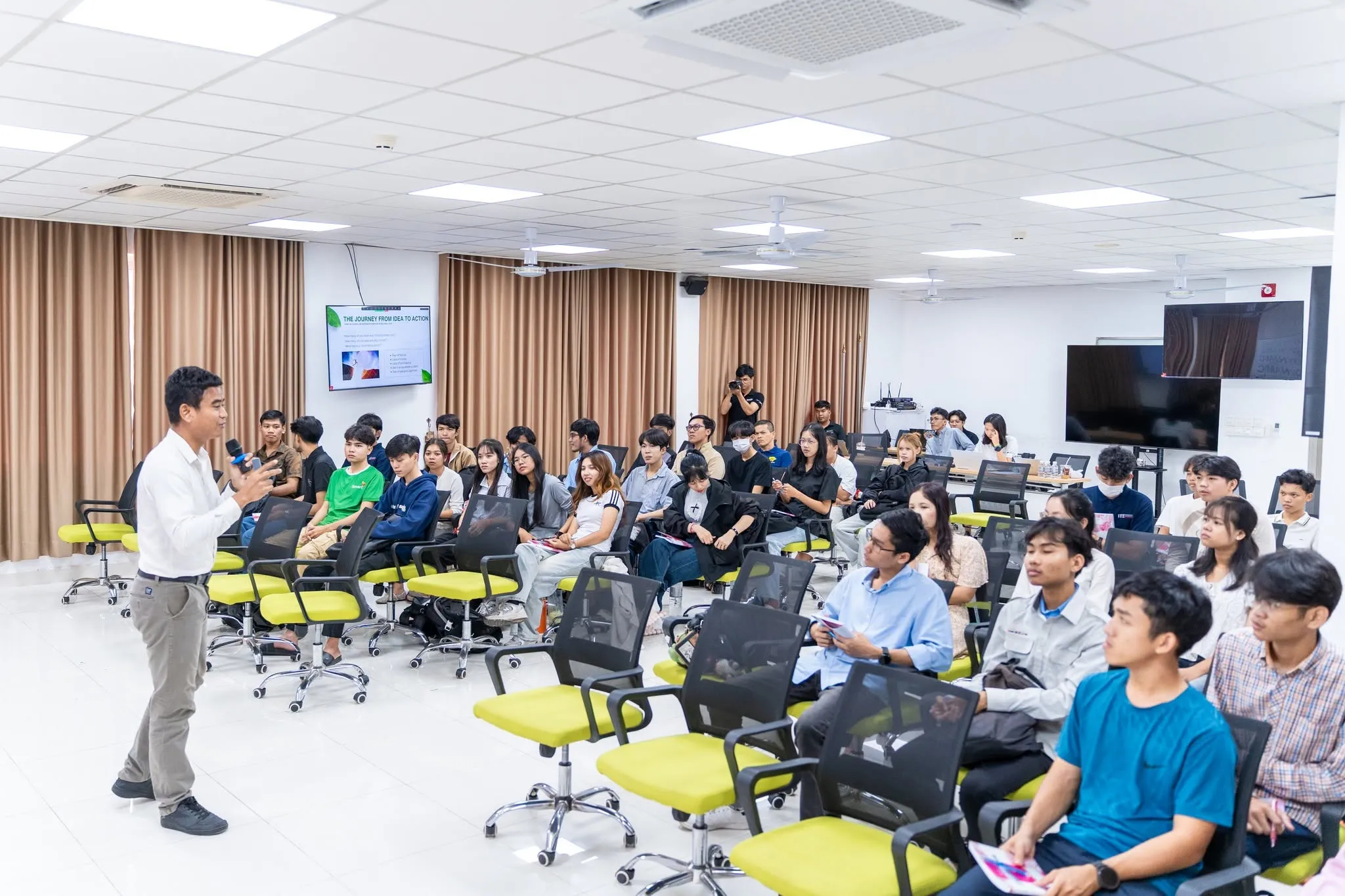 DYNAMIC Entrepreneur Spark program gallery photo 3 - Bamnang